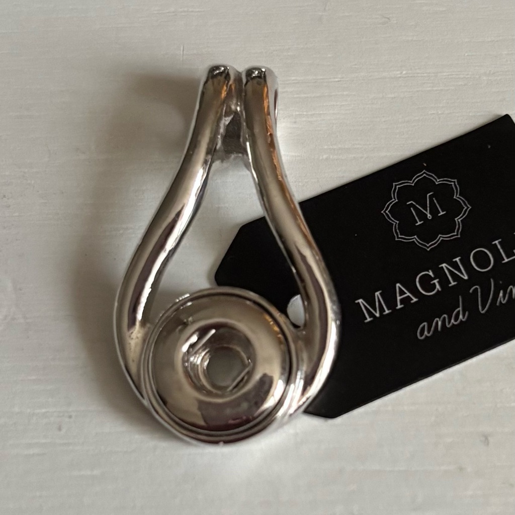 Magnolia Vine 12mm Silver Snap Necklace Pendant 15$